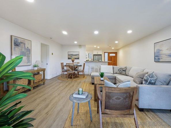 8860 Villa La Jolla Drive 217, La Jolla CA 92037