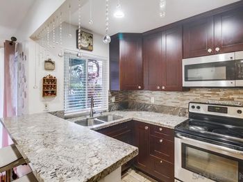 8015 Caminito De Pizza