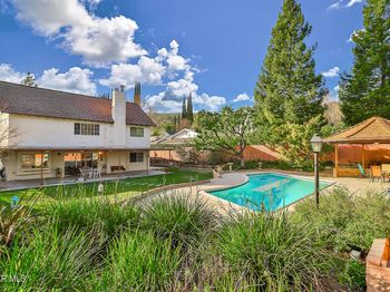 5260 Edgeware Drive