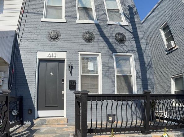 613 Roxboro Place NW, Washington DC 20011