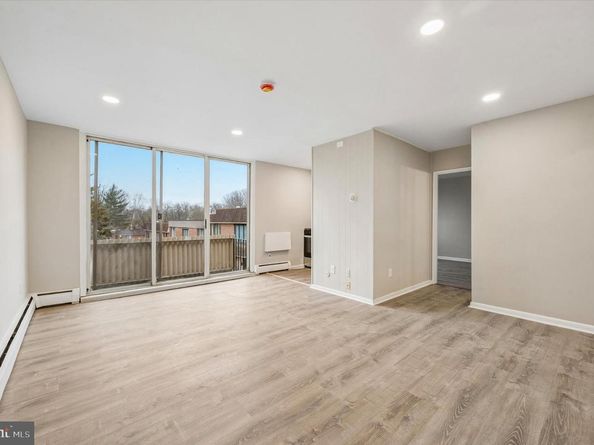 100 E Glenolden Avenue R11, Glenolden PA 19036