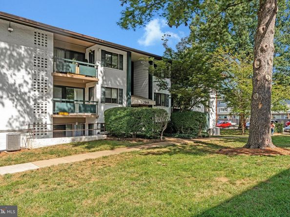 2844 Dover Lane 103, Falls Church VA 22042