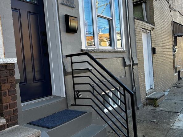 2208 S 10TH Street S, Philadelphia PA 19148