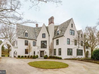 422 W Chestnut Hill Avenue