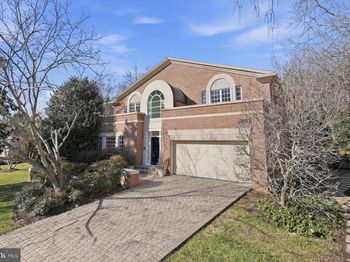 10033 Chartwell Manor