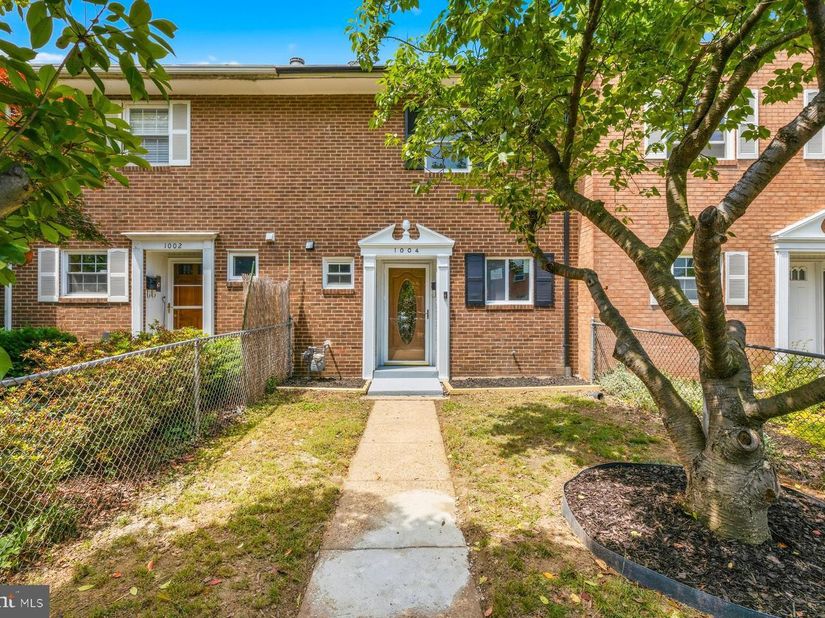 1004 Colonial Avenue, Alexandria VA 22314