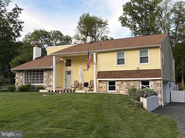 2813 Country Lane, Langhorne PA 19047