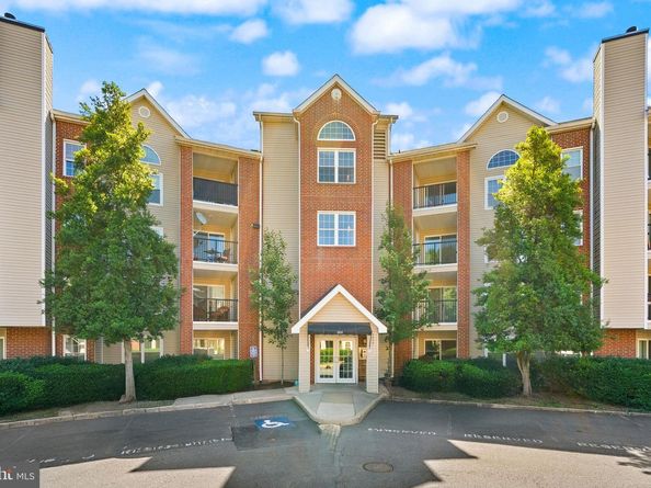 3313 Wyndham Circle 3209, Alexandria VA 22302