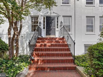 11 2nd Street NE