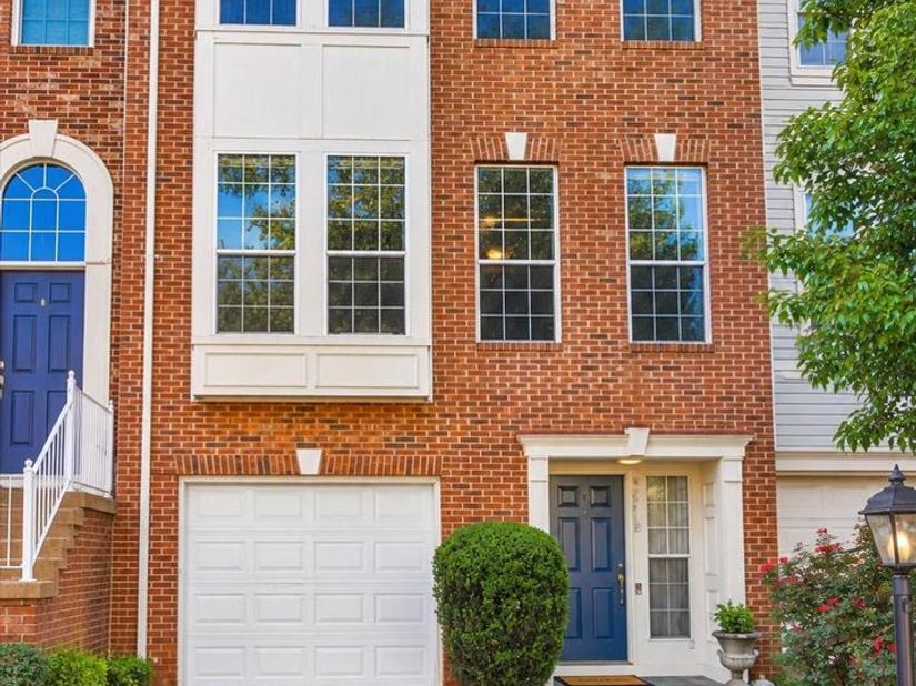 47715 Sandbank Square, Sterling VA 20165
