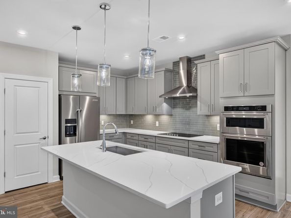 21630 Hawksbill High Circle 406, Sterling VA 20164