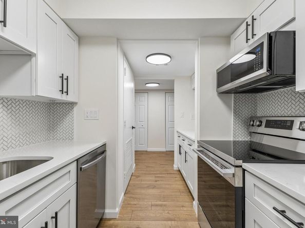 1808 Old Meadow Road 418, Mclean VA 22102