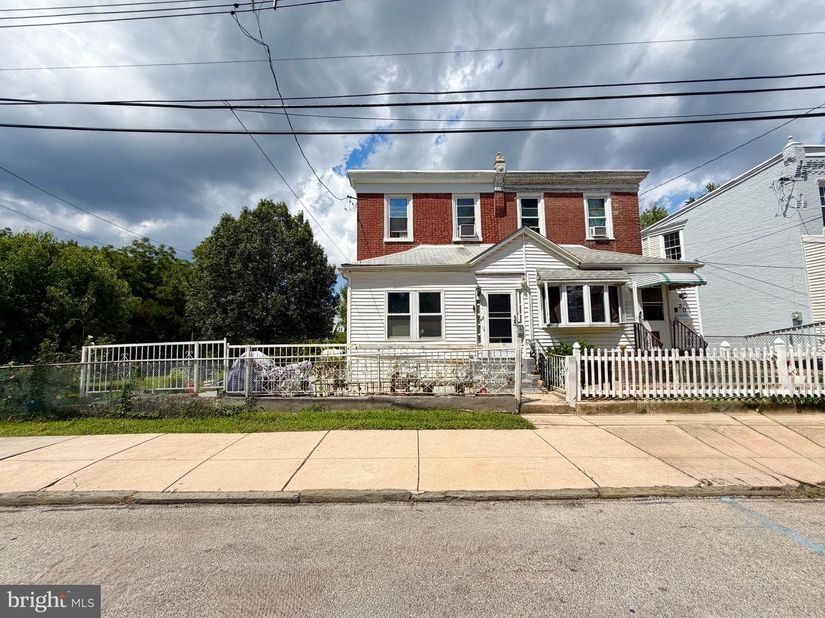 32 S 12TH Street, Darby PA 19023