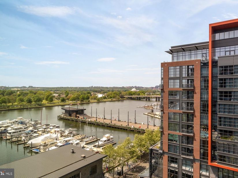 45 Sutton Square SW 906, Washington DC 20024