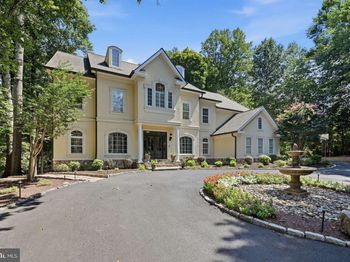 129 Sinegar Place