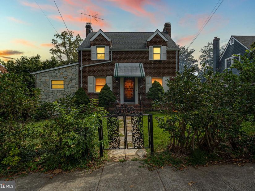 1124 45TH Place SE, Washington DC 20019