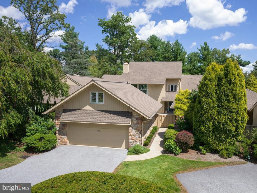 1202 Round Hill Road, Bryn Mawr PA 19010