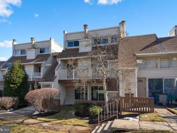1043 Warwick Court