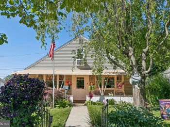 918 Griffith Street