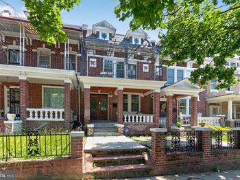 722 Otis Place NW