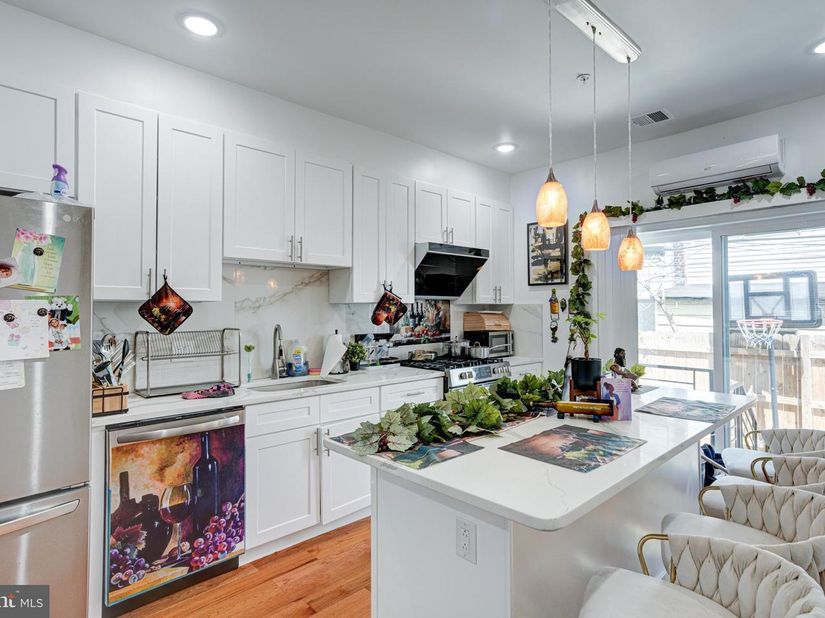 2611 S Marshall Street, Philadelphia PA 19148