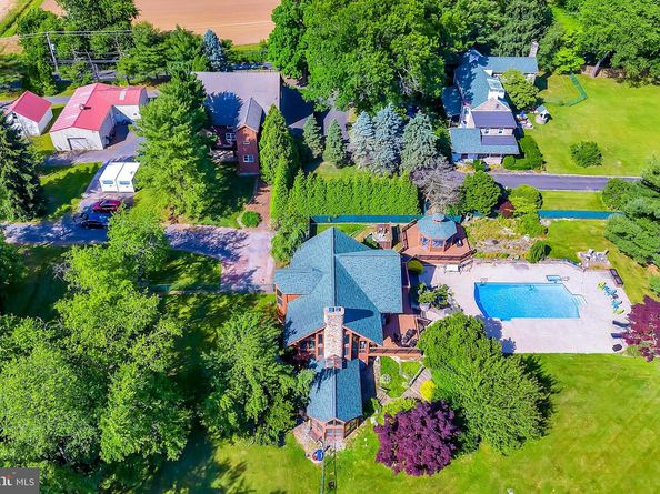 636 Almshouse Road, Ivyland PA 18974