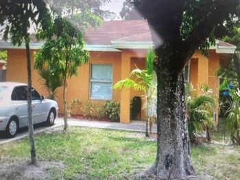 1835 Lauderdale Manor Dr