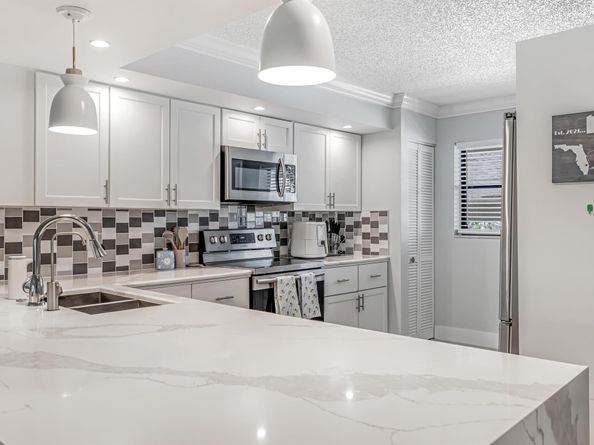 12926 Briarlake Drive 201, Palm Beach Gardens FL 33418