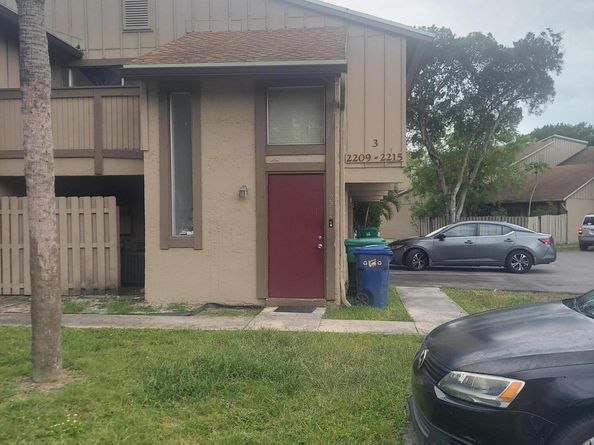 2215 NW 56th Avenue 3e, Lauderhill FL 33313