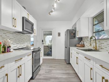 27 NE 18th Street