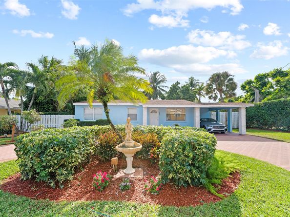 946 Alamanda Rd, West Palm Beach FL 33405