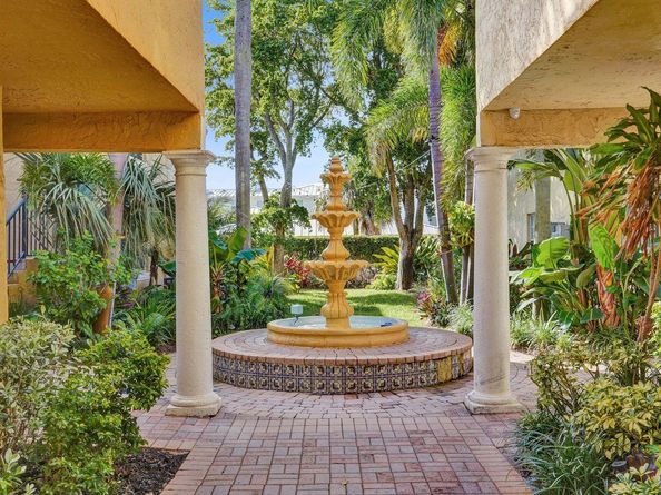 1020 Lake Shore Drive 105, Lake Park FL 33403