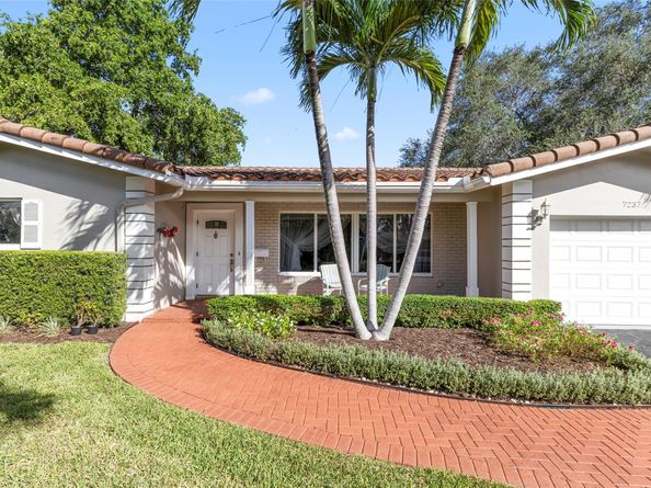 7237 E Tropical Way, Plantation FL 33317