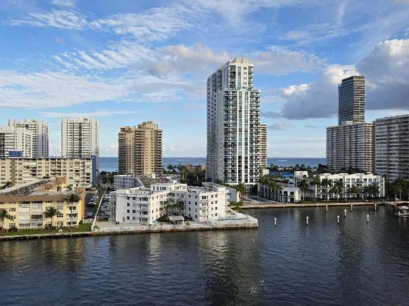 121 Golden Isles Dr 904, Hallandale Beach FL 33009