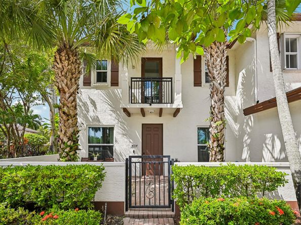 4714 Monarch Way, Coconut Creek FL 33073