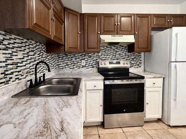 3700 NW 21st Street 109, Lauderdale Lakes FL 33311