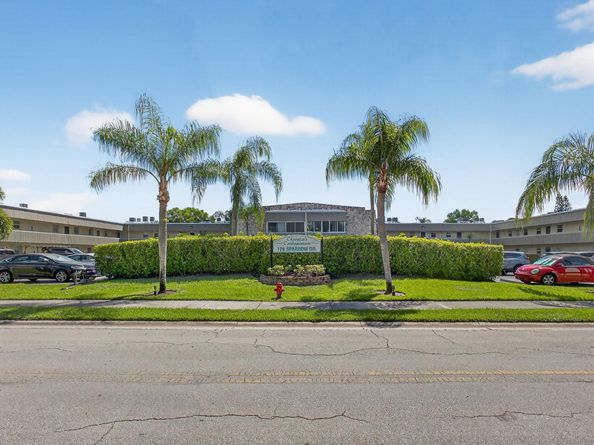 126 Sparrow Dr 10B, Royal Palm Beach FL 33411