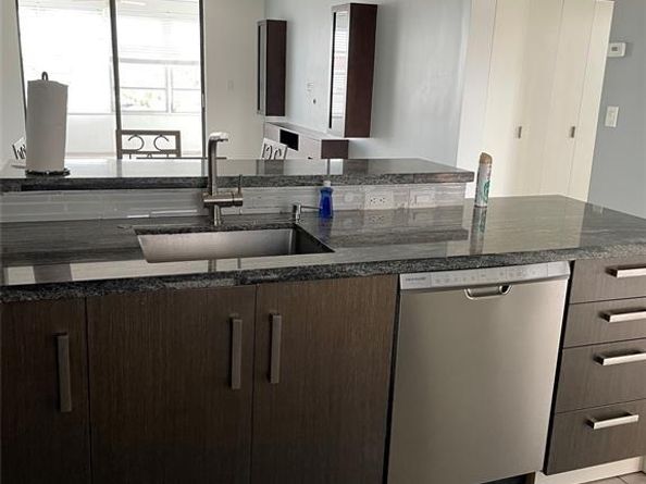 2850 Somerset Dr 404L, Lauderdale Lakes FL 33311