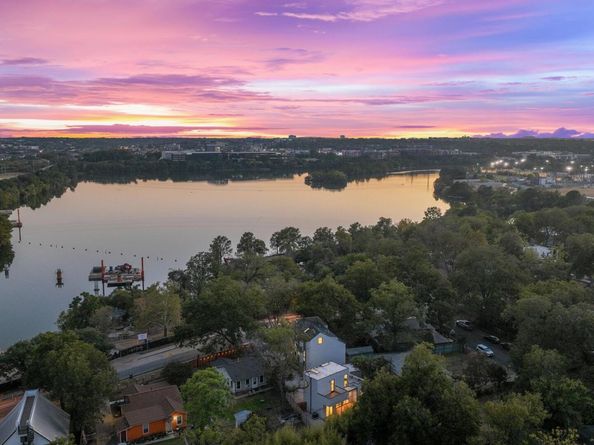 2704 Canterbury ST A, Austin TX 78702