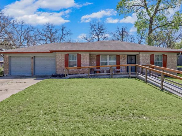 3205 Laguna DR, Austin TX 78741