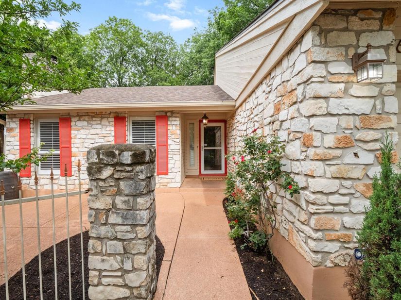 6109 Grass HOLW, Austin TX 78750