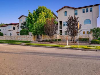 2207 Pasadena DR
