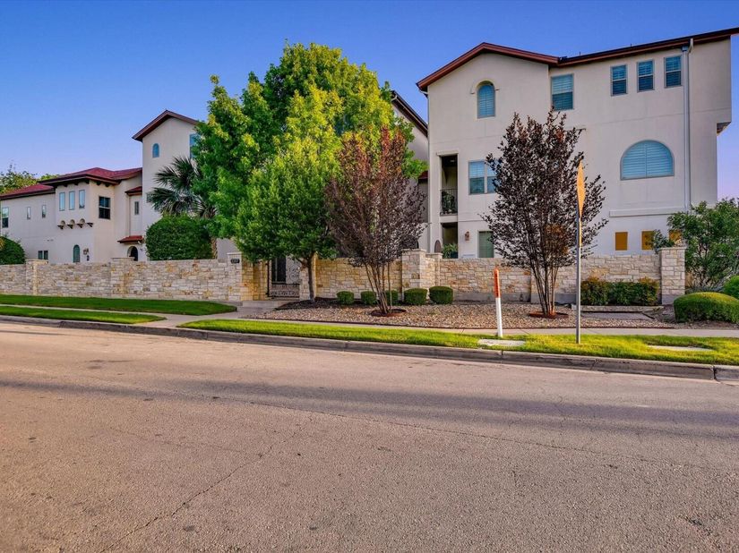 2207 Pasadena DR 1, Austin TX 78757