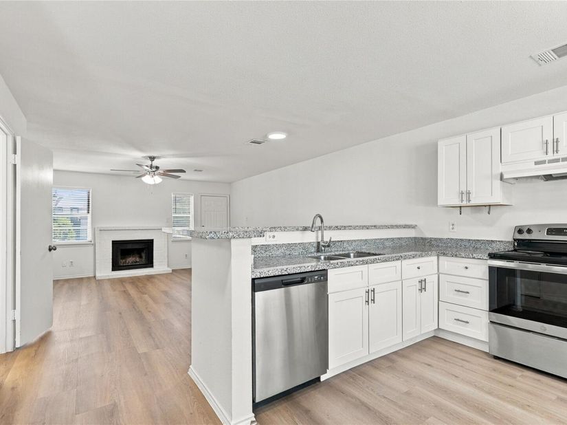 1834 River Crossing CIR D, Austin TX 78741