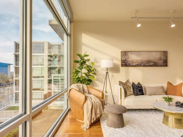 210 Lee Barton DR 421, Austin TX 78704