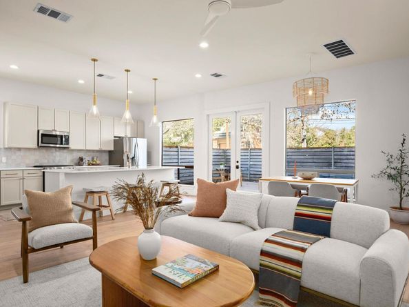 2205 Thornton RD A, Austin TX 78704