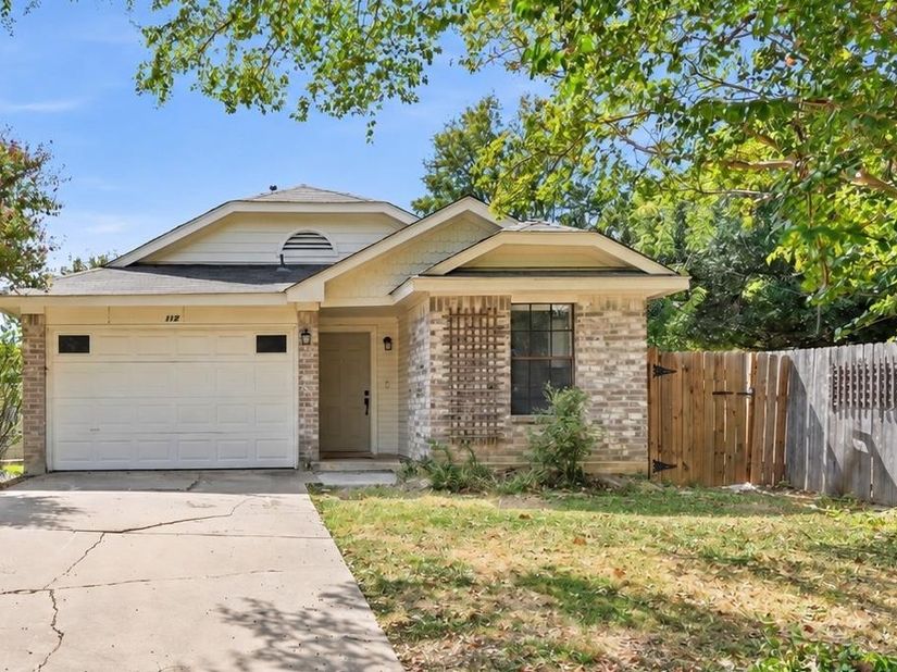 1124 Greenbriar LOOP, Round Rock TX 78664