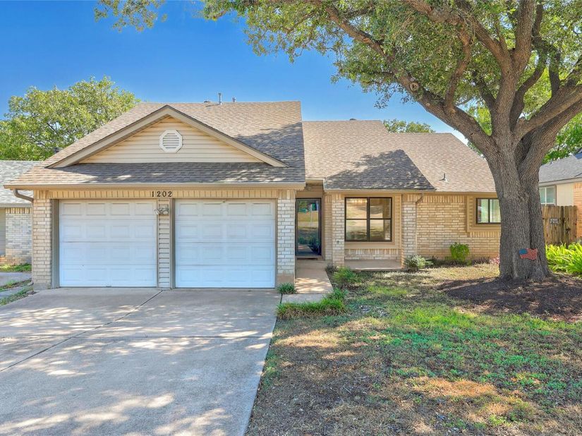 1202 Ivybridge DR, Pflugerville TX 78660