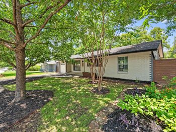 2611 East Side DR