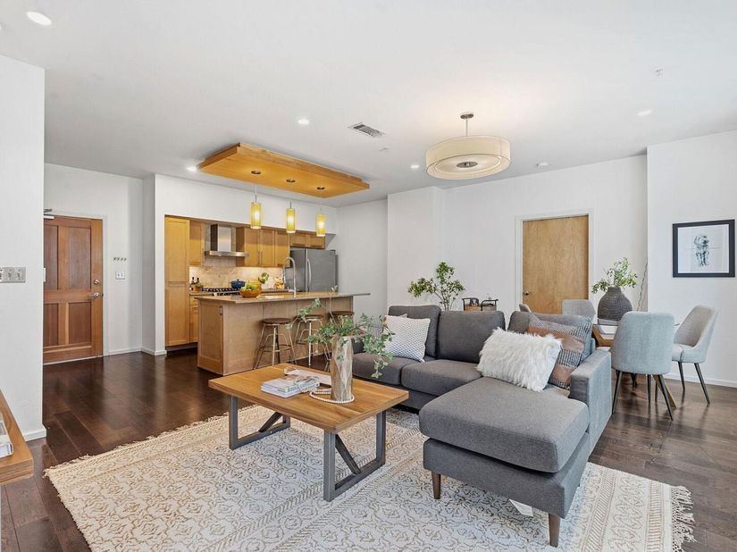 1600 Barton Springs RD 5103, Austin TX 78704